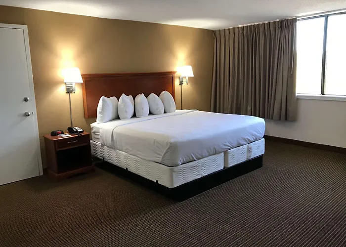 Hotel Days & By Wyndham Conf Center I-10 2*