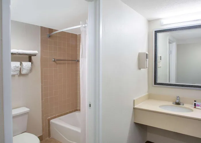 Days & By Wyndham Conf Center I-10 Hotel