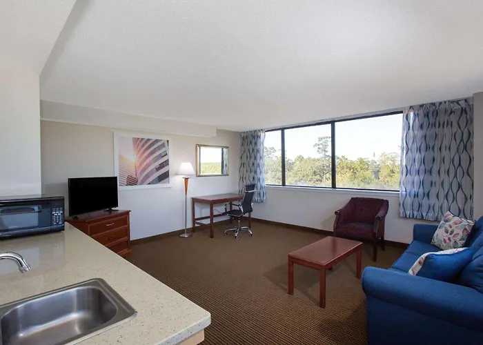 Hotel Days & By Wyndham Conf Center I-10