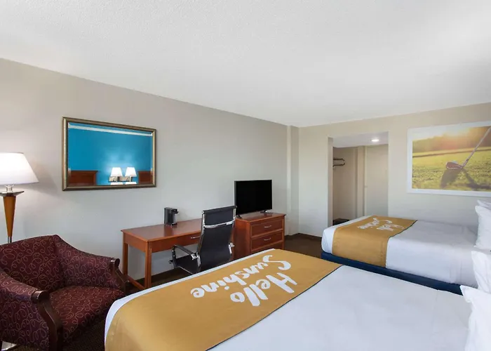 Hotel Days & By Wyndham Conf Center I-10 2*