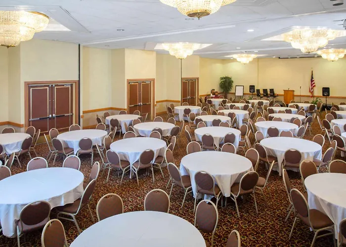 Days & By Wyndham Conf Center I-10 Hotel 2*