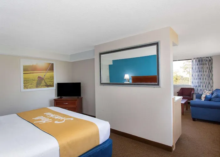 Hotel Days & By Wyndham Conf Center I-10 2*