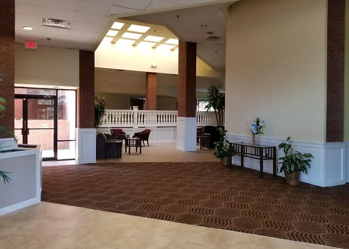 Hotel Days & By Wyndham Conf Center I-10