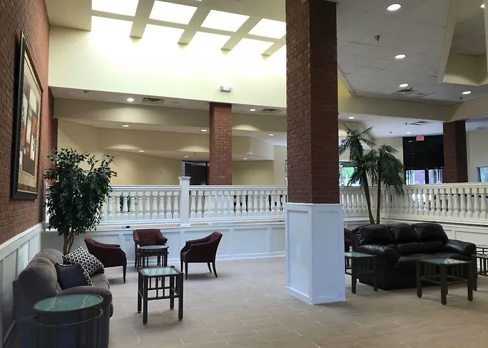 Hotel Days & By Wyndham Conf Center I-10 2*