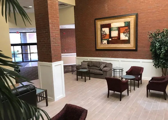 Hotel Days & By Wyndham Conf Center I-10 2*
