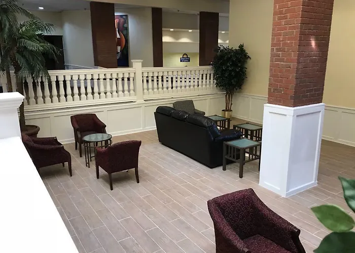 Hotel Days & By Wyndham Conf Center I-10 2*