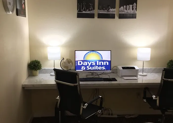 Days & By Wyndham Conf Center I-10 2*