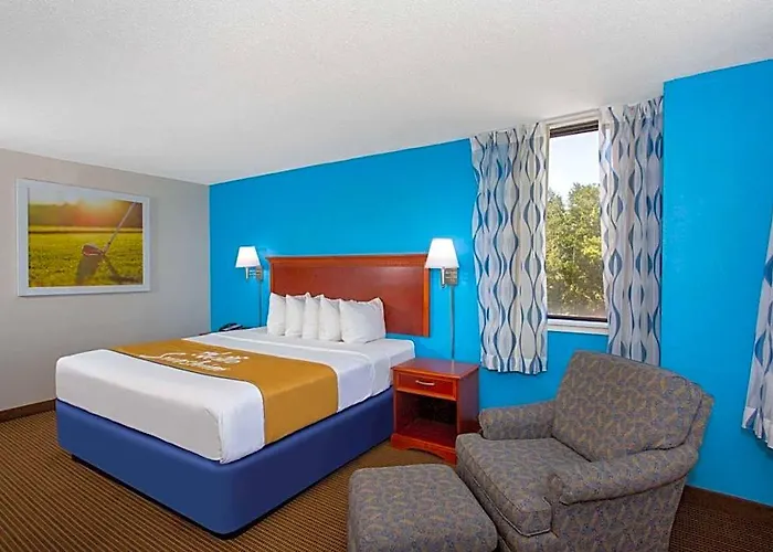 Hotel Days & By Wyndham Conf Center I-10 2*