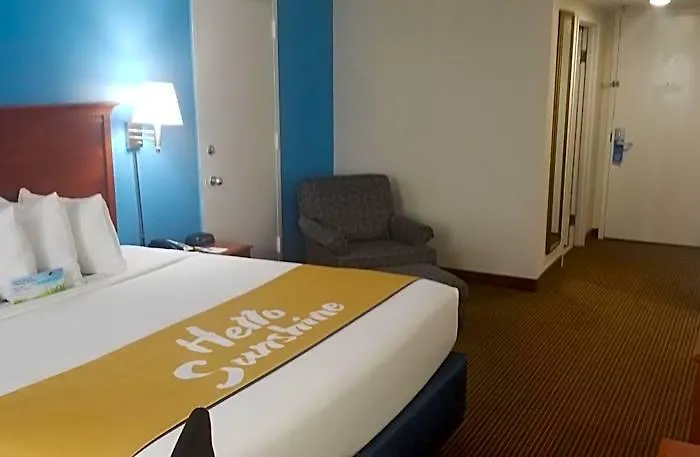 Hotel Days & By Wyndham Conf Center I-10