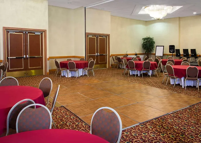 Days & By Wyndham Conf Center I-10 Hotel 2*