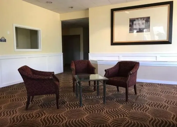 Hotel Days & By Wyndham Conf Center I-10