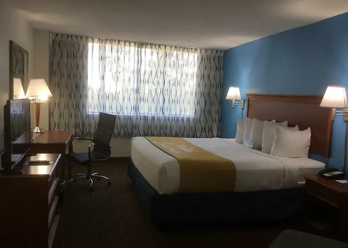 Hotel Days & By Wyndham Conf Center I-10 2*